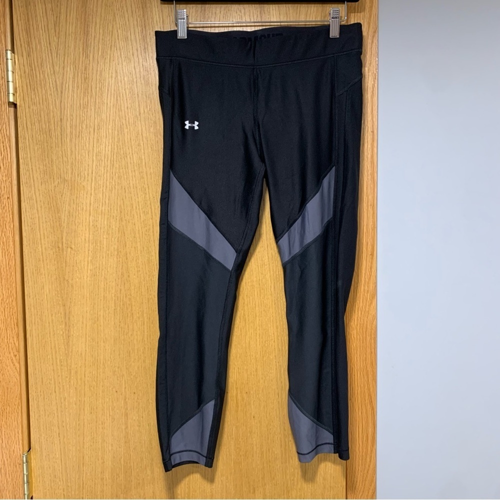 Under Armour Heatgear Compression Ankle Crop Leggings in Black and Grey - Size L